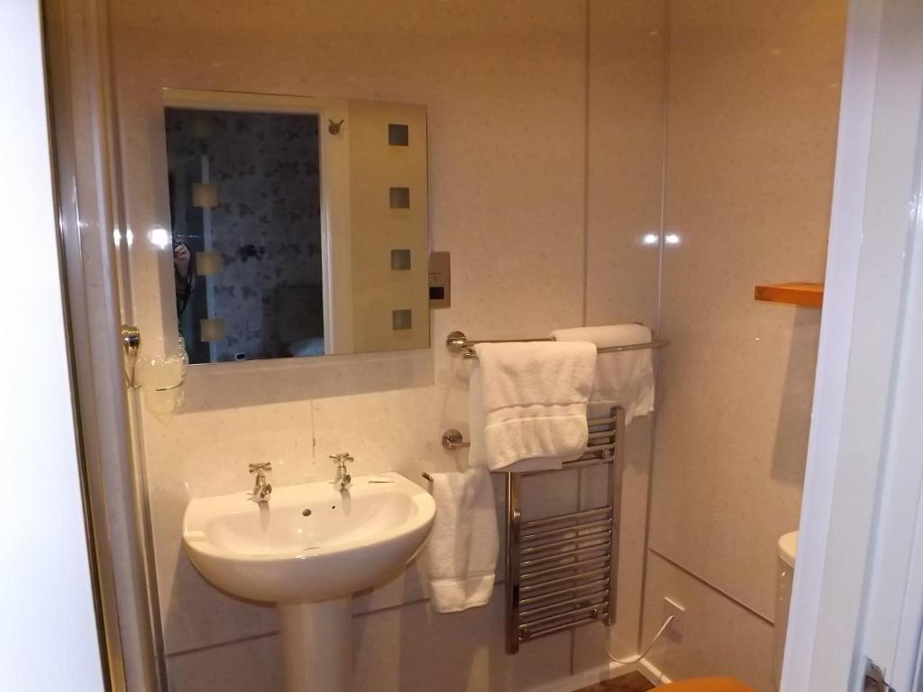 Almond Villa Guest House Перт Номер фото