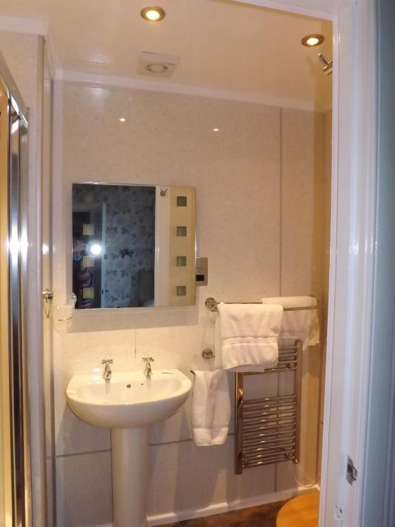 Almond Villa Guest House Перт Экстерьер фото